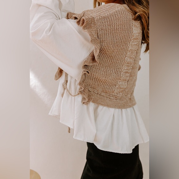 Illa Illa Stylish Tan and White Ruffle Sweater Top - Picture 7 of 12